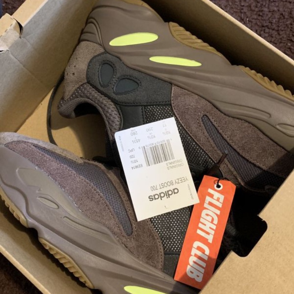 Mauve Yeezy 700